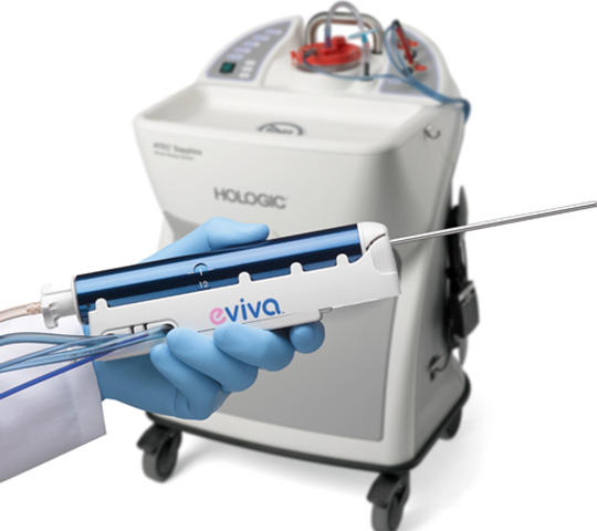 Système de biopsie mammaire Eviva® d’Hologic sur fond blanc