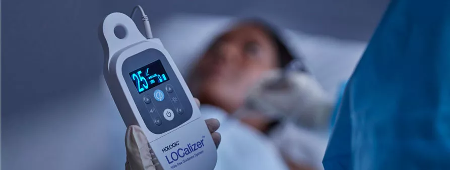 Image d’un médecin travaillant avec le LOCalizer