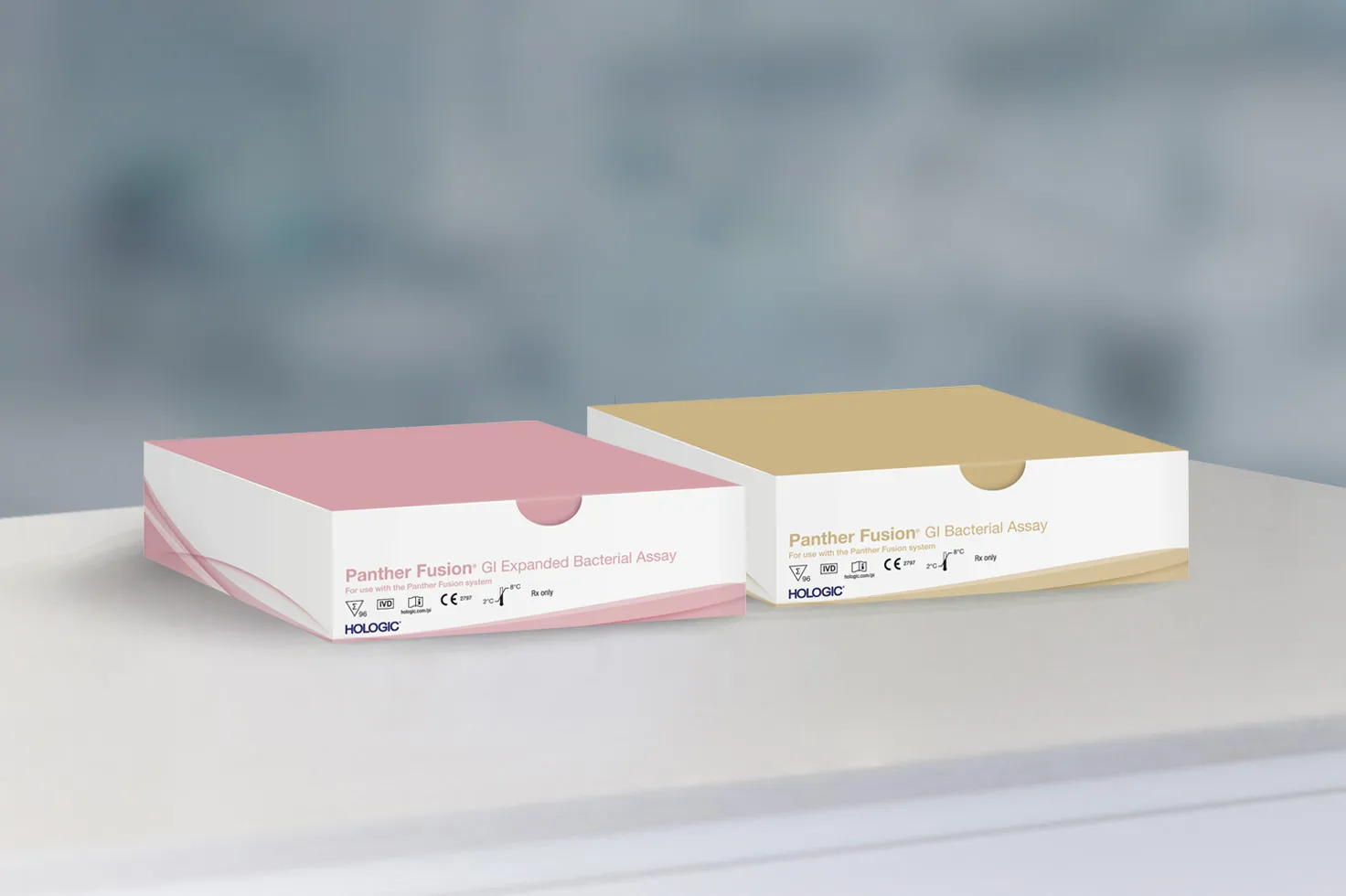 Deux boîtes de tests dans un laboratoire