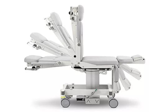 Chaise de positionnement de mammographie sur fond blanc