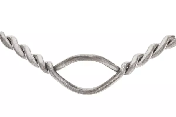 Marqueur de site de biopsie sur fond blanc