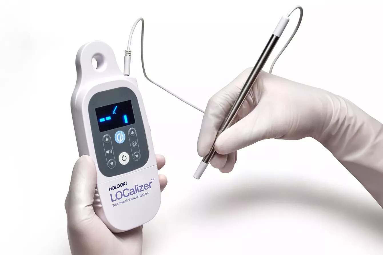 Professionnel de santé utilisant le dispositif LOCalizer